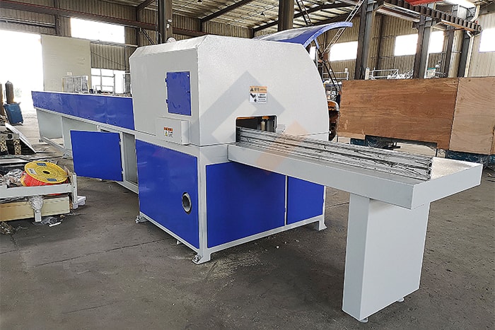 CNC wood cutting saw