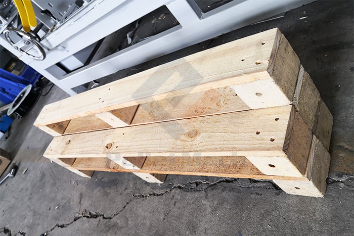 nailed pallet legs